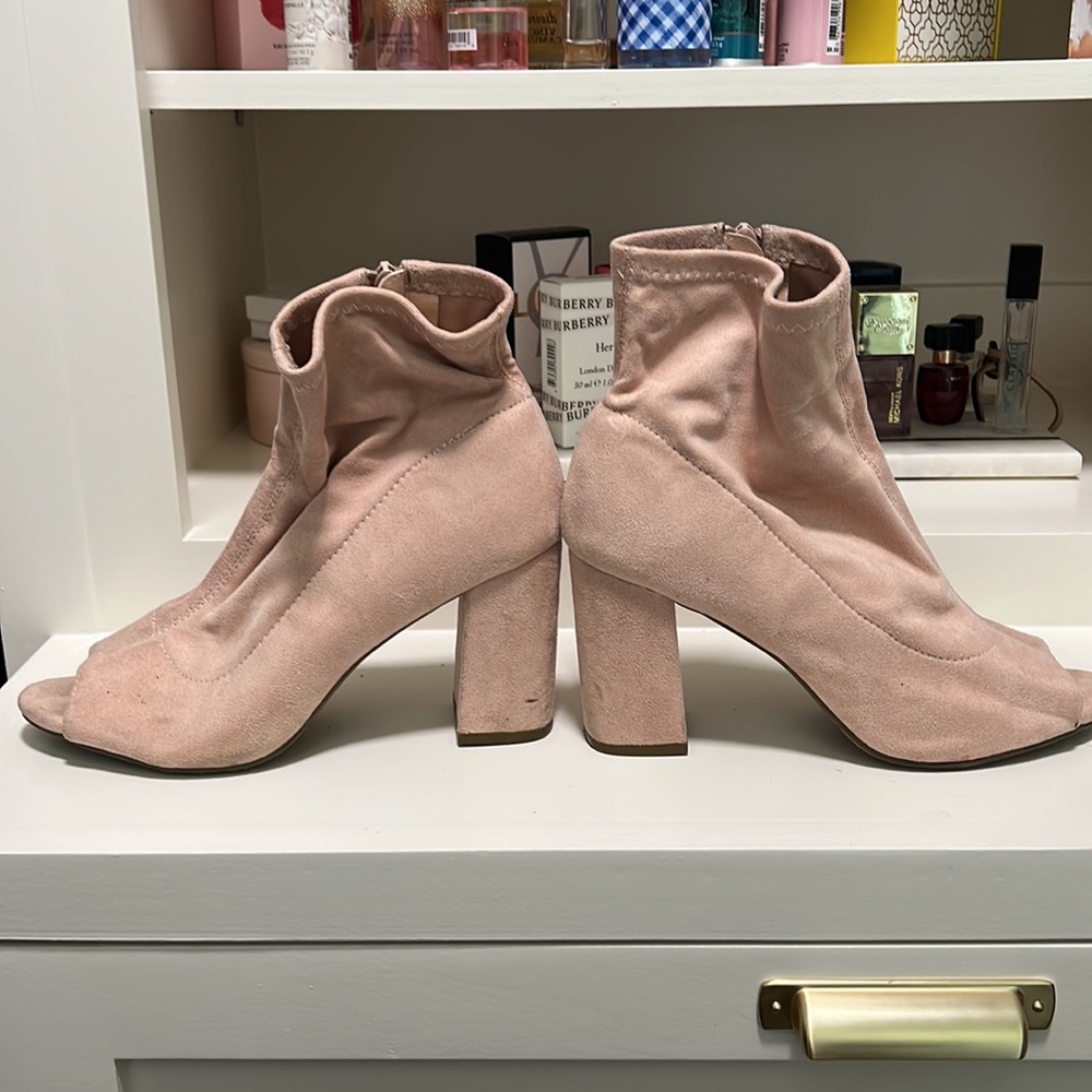 Pink suede booties - Picture 4 of 5